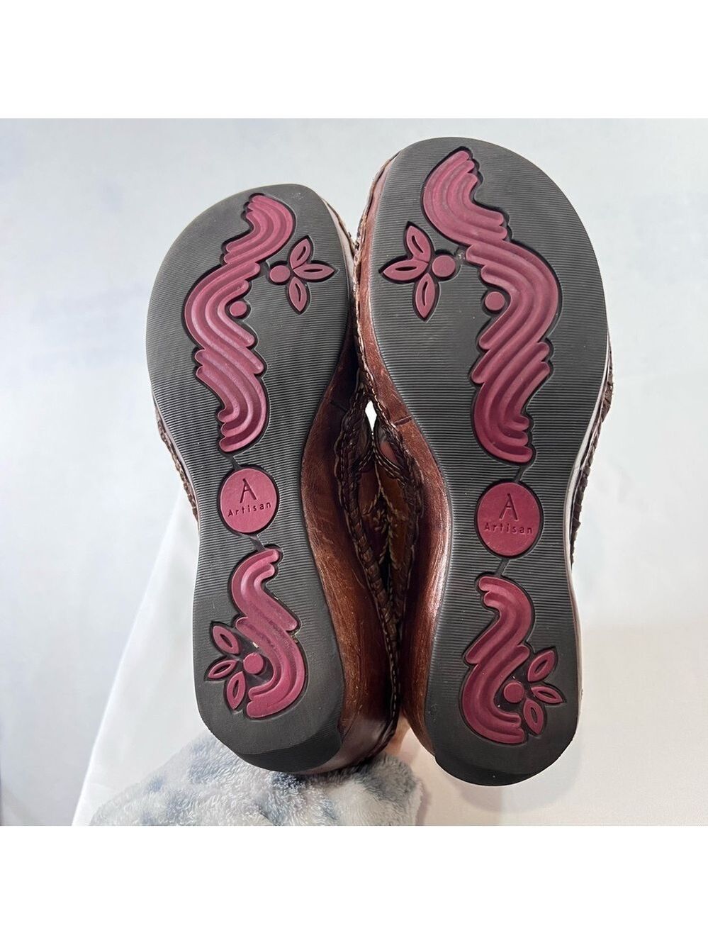 Clarks Artisan Brown Leather Wedge Sandals Sz 6 1/2 M Criss-Cross Straps Buckle - Picture 10 of 11